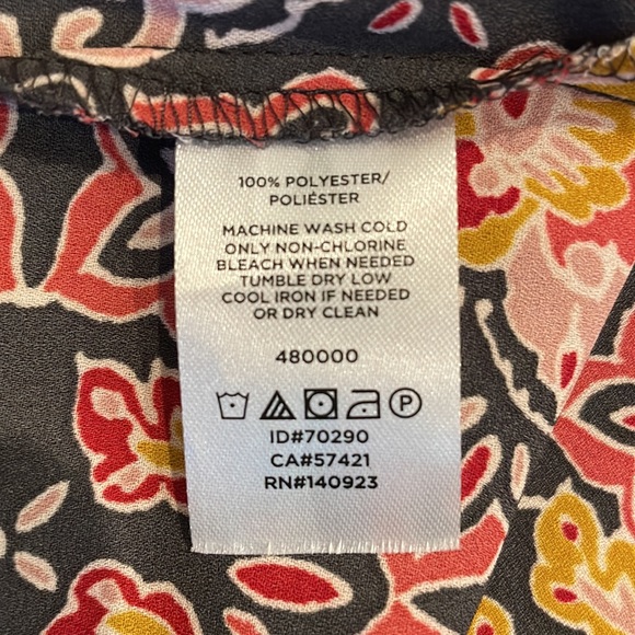 NWOT LOFT XLP Dark grey floral flutter sleeve blouse - Picture 6 of 6